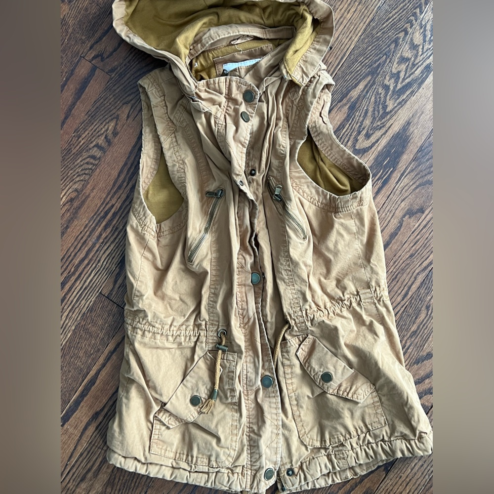 Mustard colored vest Snobbish size medium